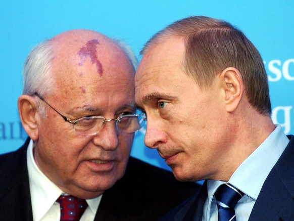 epa10148348 (FILE) - Russian President Vladimir Putin (R) and former Soviet leader Mikhail Gorbachev (L) talk during a press conference at Gottorf palace in the northern village of Schleswig, Germany, ...