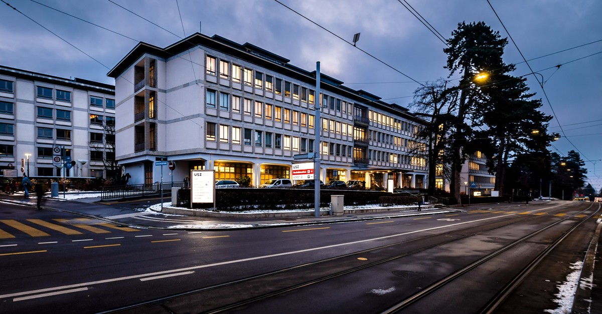 Ein-leicht-Verletzter-bei-Tramunfall-bei-Z-rcher-Unispital