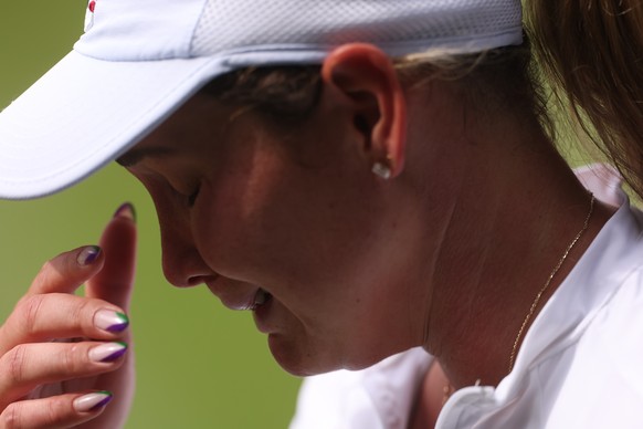epa11472462 Donna Vekic of Croatia in action against Jasmine Paolini of Italy during their Women&#039;s Singles semi final match at the Wimbledon Championships, Wimbledon, Britain, 11 July 2024. EPA/N ...