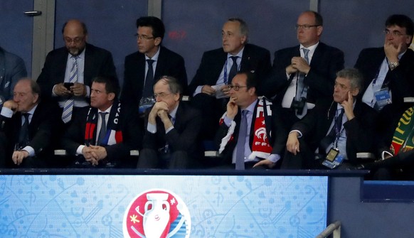 epa05419414 French President Francois Hollande during the UEFA EURO 2016 Final match between Portugal and France at Stade de France in Saint-Denis, France, 10 July 2016.

(RESTRICTIONS APPLY: For ed ...