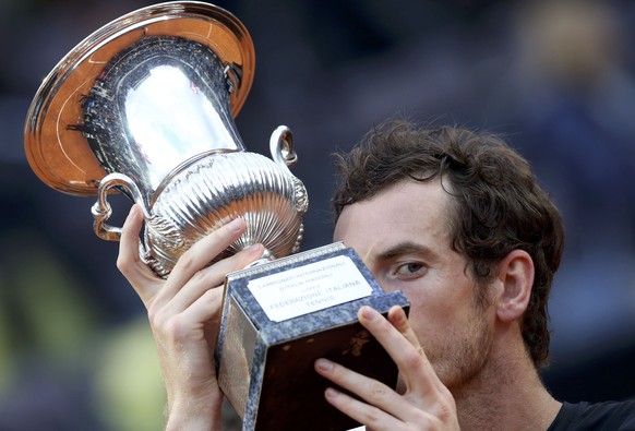 Murray mit der Trophäe.