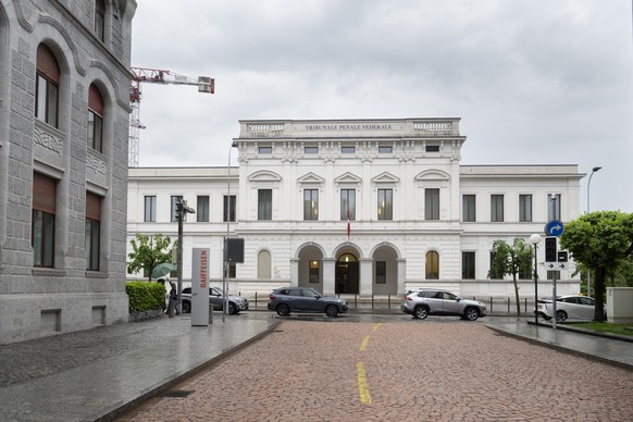 Das Bundesstrafgericht in Bellinzona am Dienstag 7. Mai 2024, anlaesslich der Eroeffnung des Prozesses der Bundesanwaltschaft wegen Verletzung des Bundesgesetzes zum Verbot der Gruppen Al Qa