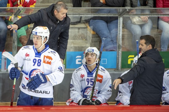 Lions Head Coach Serge Aubin, links, und Sportchef Sven Leuenberger, rechts, waehrend dem Meisterschaftsspiel der National League, zwischen den SCL Tigers und den ZSC Lions am Dienstag, 30.Oktober 201 ...