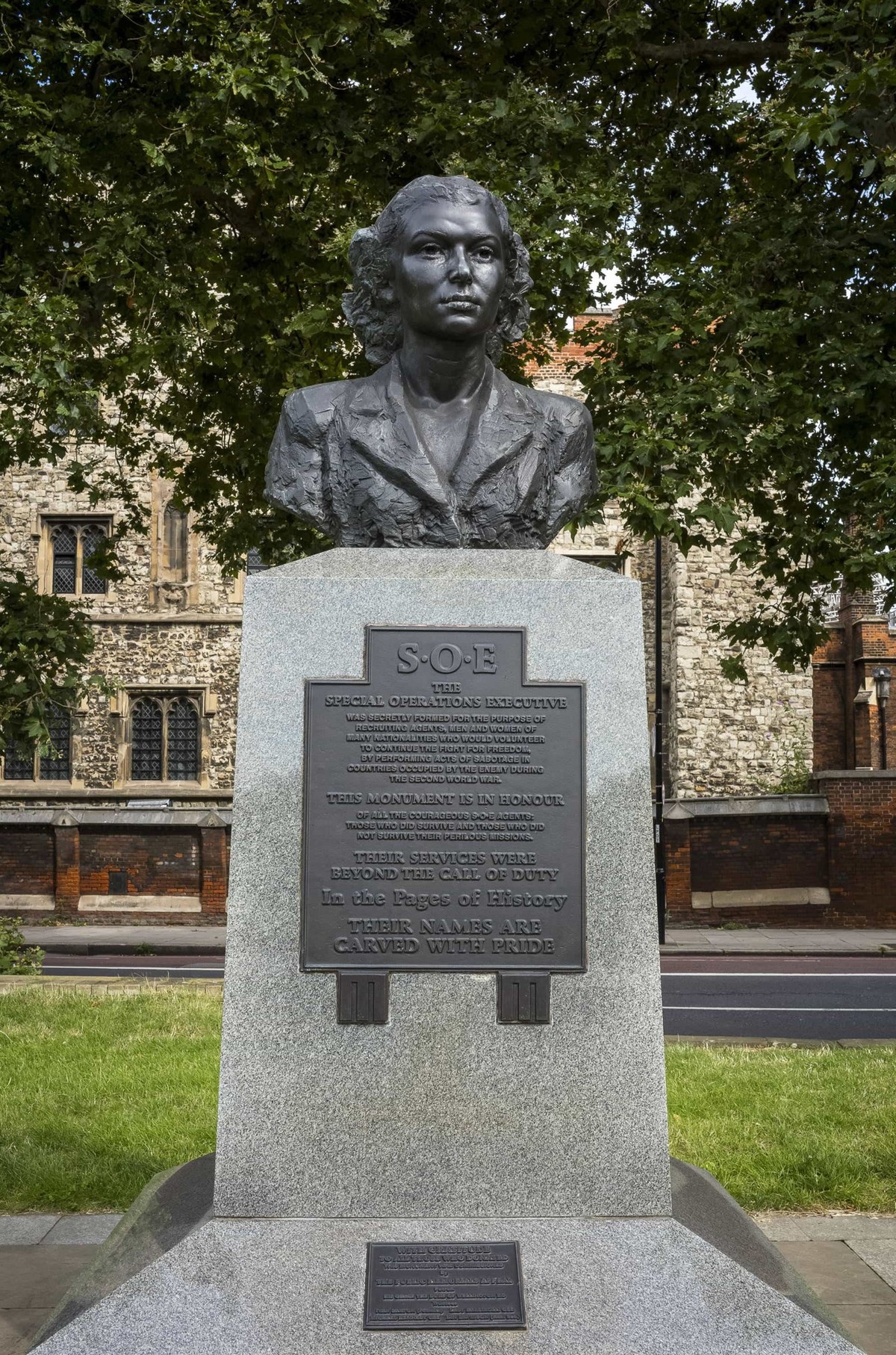 Monument aux agents du Special Operations Executive à Londres, Royaume-Uni, le 23 juillet 2023 Le SOE était une organisation secrète composée d'hommes et de femmes qui exerçaient leurs fonctions  ...