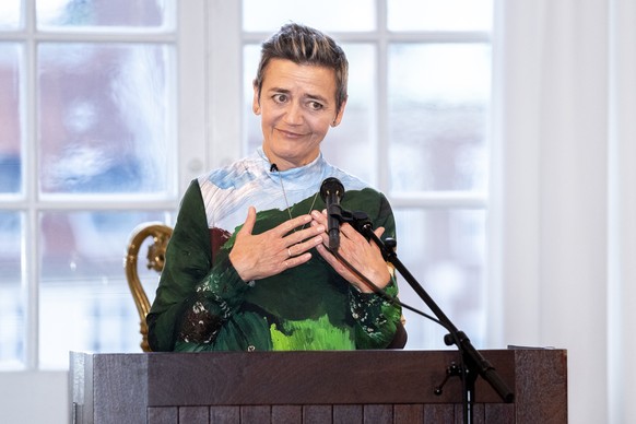epa11703081 Margrethe Vestager (R) receives Ebbe Munck&#039;s honorary award at an event at Christiansborg Palace in Copenhagen, Denmark, 05 November 2024. This year&#039;s award recipient is EU Compe ...