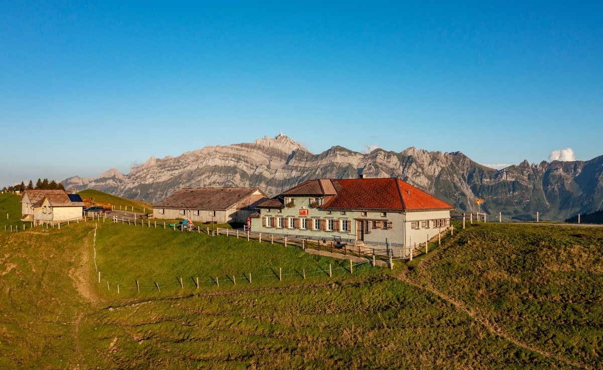 Rauszeit Nebelwanderungen Hochalp Toggenburg Schweiz Wandern über dem Nebel