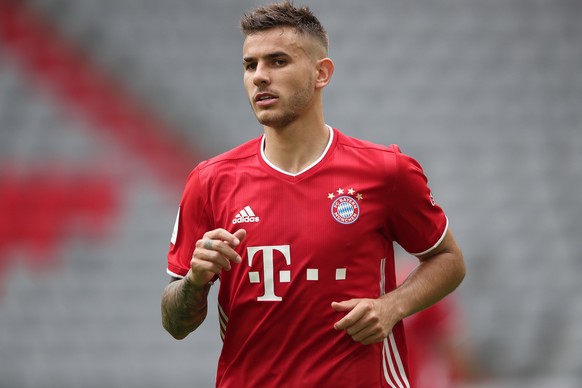 epa08499333 Lucas Hernandez of FC Bayern Muenchen looks on during the Bundesliga match between FC Bayern Muenchen and Sport-Club Freiburg at Allianz Arena in Munich, Germany, 20 June 2020. EPA/Alexand ...