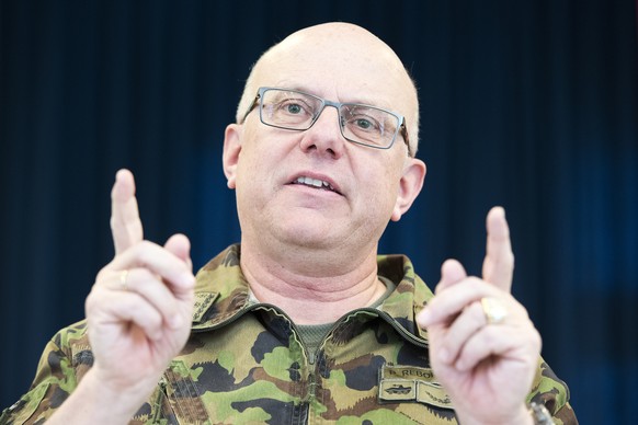 Korpskommandant Philippe Rebord, Chef der Schweizer Armee, spricht waehrend einer Medienkonferenz von die ersten 100 Tage als Chef der Schweizer Armee, am Montag, 10. April 2017 in Bern. (KEYSTONE/Ant ...