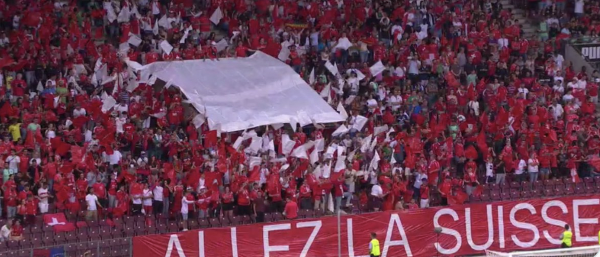 Malgré le tifo raté des fans de la Nati, l'équipe de Suisse a battu le Portugal 1-0 dimanche soir à Genève en Ligue des nations.