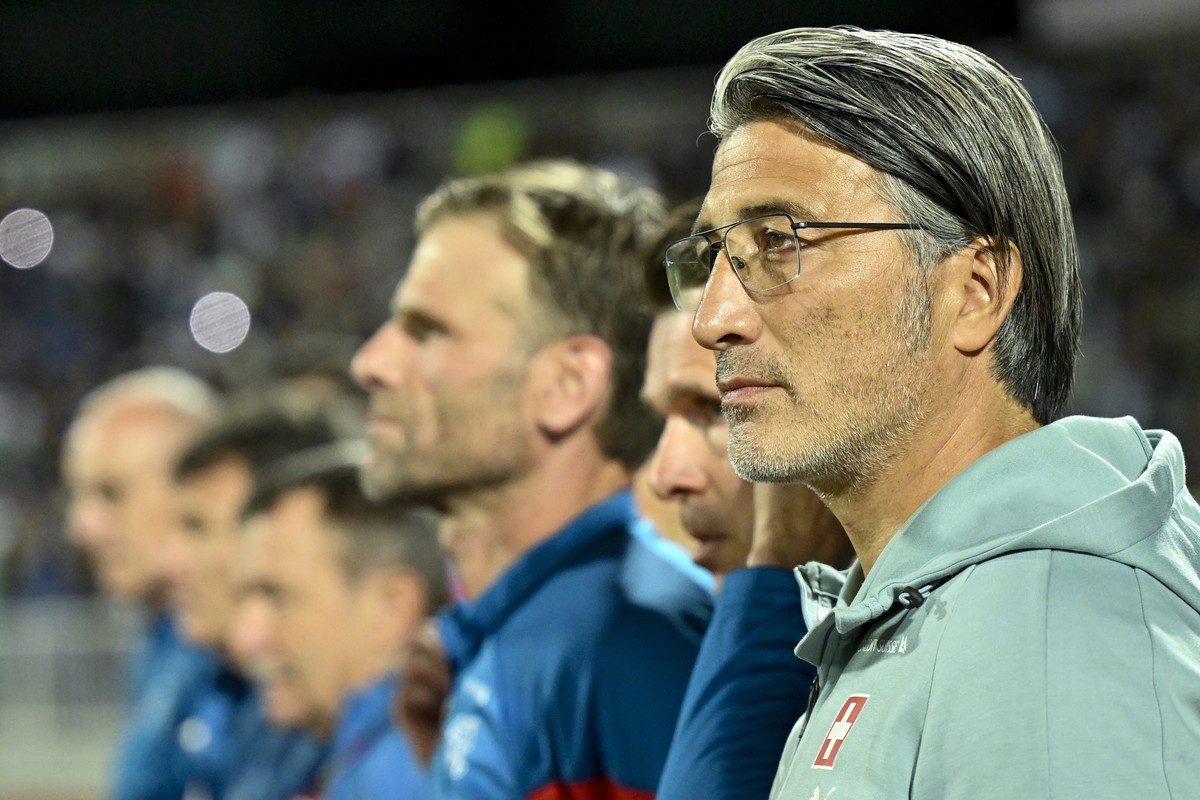 epa10851160 Switzerland's head coach Murat Yakin during the UEFA Euro 2024 qualifying group I soccer match between Kosovo and Switzerland at the stadium Fadil Vokrri, in Pristina, Kosovo, 09 Sept ...