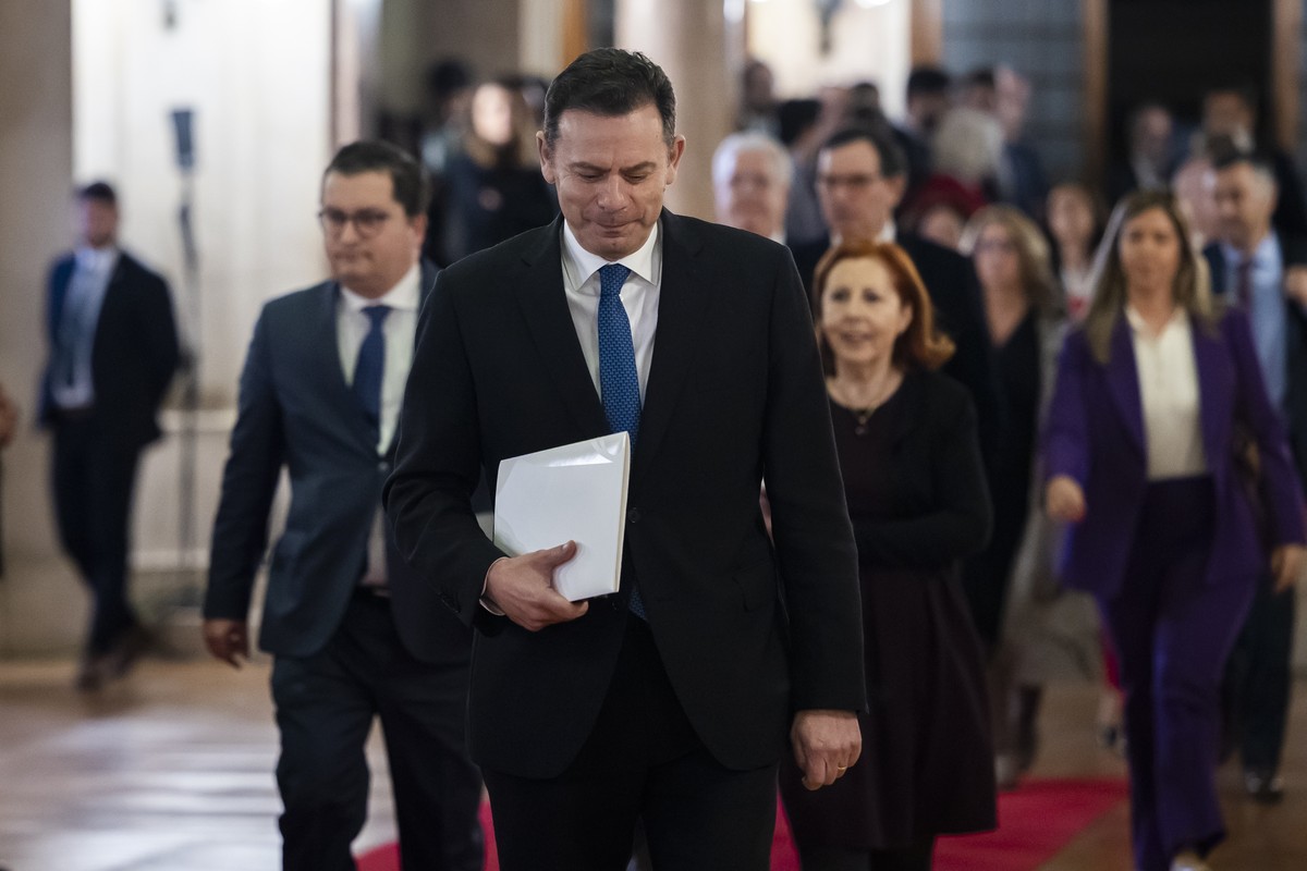 epa11957141 Portuguese Prime Minister Luis Montenegro departs after the rejection of the government motion of confidence at the Portuguese Parliament in Lisbon, Portugal, 11 March 2025. The motion of  ...