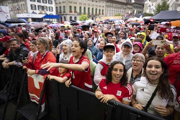 Fans congratulate the Swiss women&#039;s team during a thank you and farewell event at the Fan Zone and public viewing on Federal Square (Bundesplatz) front of the Federal palace, the parliament build ...