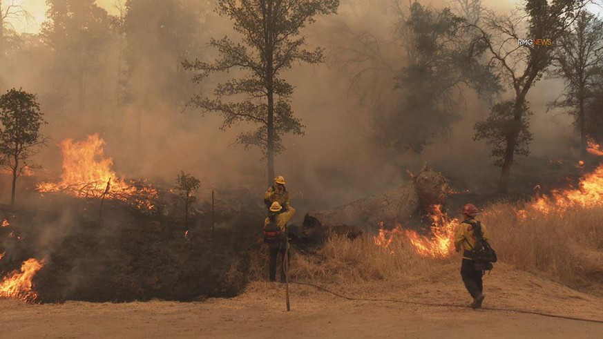 river fire im bundestaat kalifornien in den usa