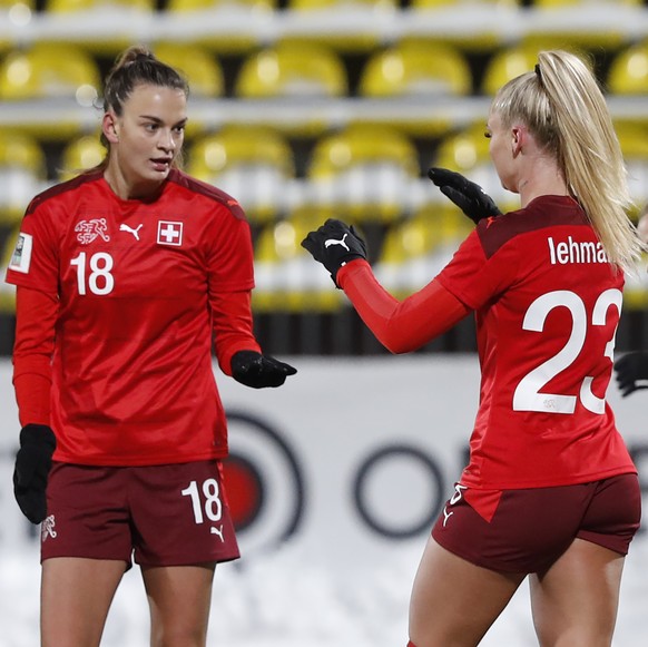Switzerland&#039;s Riola Xhemaili, center, celebrates with teammates after scoring her side&#039;s sixth goal during the Women&#039;s World Cup 2023 Group G qualifying soccer match between Lithuania a ...