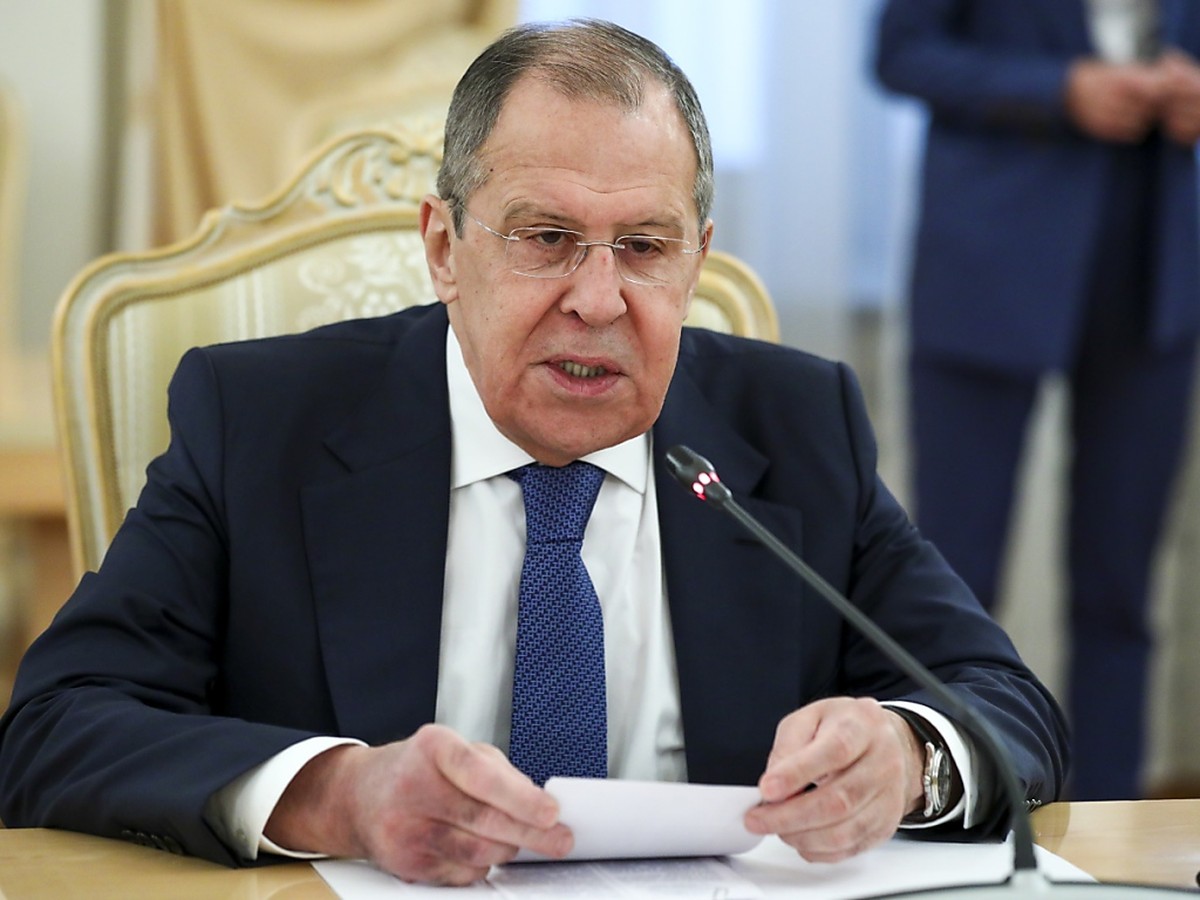 HANDOUT - Der russische Au