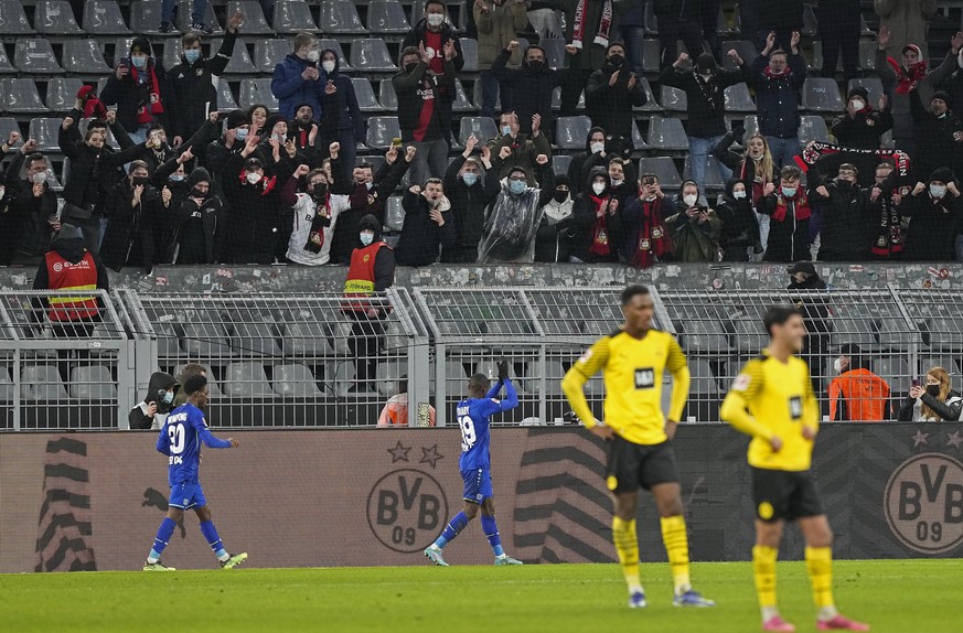 Leverkusen&#039;s Moussa Diaby celebrates with supporters after he scored his side&#039;s 5th goal during the German Bundesliga soccer match between Borussia Dortmund and Bayer Leverkusen in Dortmund, ...
