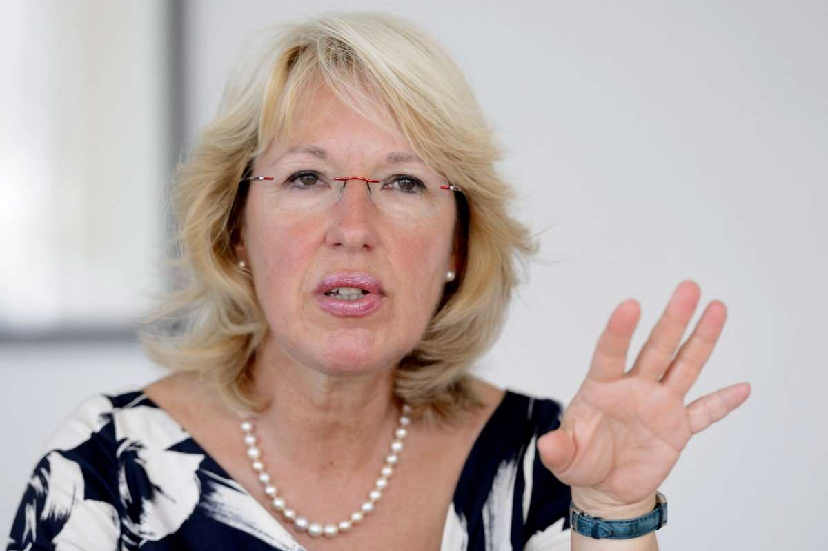 ARCHIVBILD ZUR BUNDESRATSKANDIDATUR VON JACQUELINE DE QUATTRO --- La conseillere d'Etat Vaudoise Jacqueline de Quattro parle lors d'une conference de presse de presentation de la feuille de  ...
