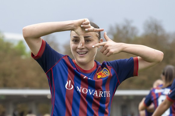 Torschuetzin Lia Kamber (FCB) jubelt nach ihrem Tor zum 1:0 im Fussballspiel der Women�s Super League zwischen dem FC Basel 1893 und dem FC Thun im Leichtathletikstadion St. Jakob, in Basel, am Samsta ...