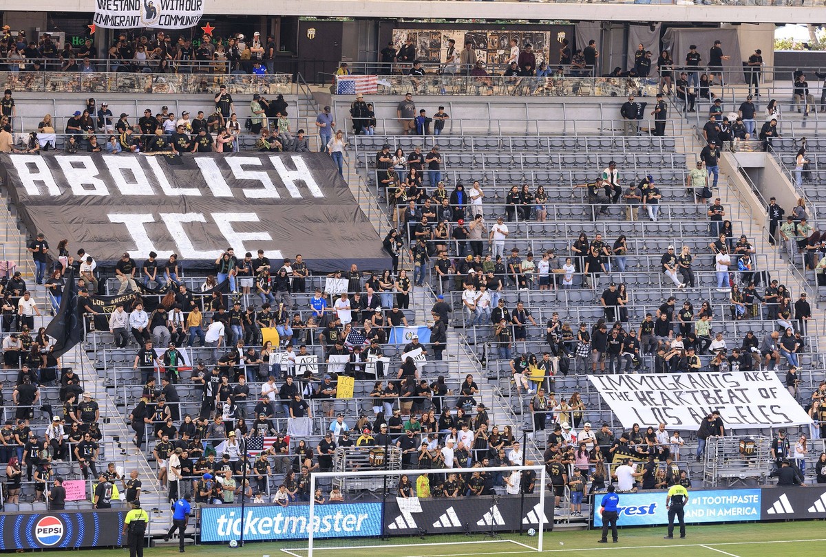 June 8, 2025, Los Angeles, California, USA: Fans in the stands put up protest signs against ICE at the regular season MLS, Fussball Herren, USA game between the Los Angeles Football Club and the Sport ...