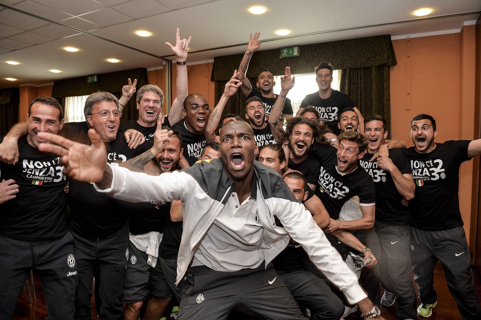 Die Juve-Feier geht nach der Niederlage der AS Roma im Hotel ab.