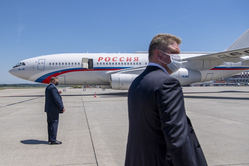 epa09275846 Security personnel guard the Russian presidential Illjushin Il-96 airplane carrying Russian President Vladimir Putin shortly after landing, ahead of the US - Russia summit with US Presiden ...