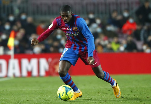 Barcelona&#039;s Ousmane Dembele controls the ball during the Spanish La Liga soccer match between Barcelona and Elche at the Camp Nou stadium, in Barcelona, Spain, Saturday, Dec. 18, 2021. (AP Photo/ ...