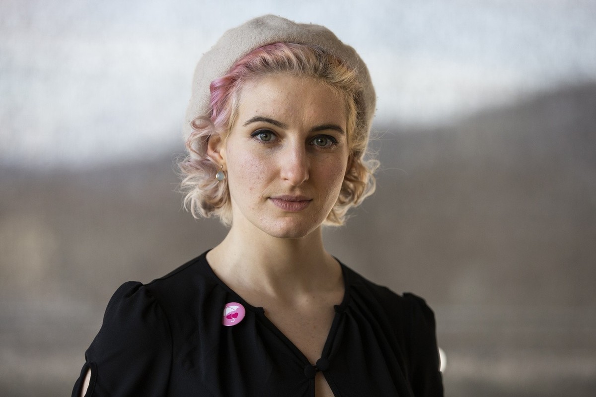 Anna Rosenwasser, Co-Geschaeftsleiterin Lesbenorganisation Schweiz LOS, posiert beim Treffpunkt des Pro-Komitees "Ja zum Schutz vor Hass fuer Lesben, Schwule und Bisexuelle", am Sonntag, 9.  ...