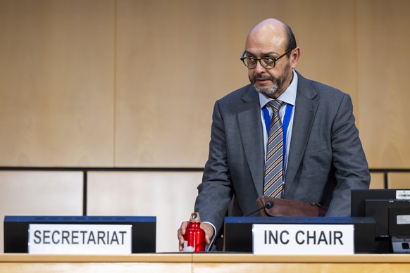 epa12301127 Chair of the International Negotiating Committee Luis Vayas Valdivieso arrives for a plenary session of the Second Part of the Fifth Session of the Intergovernmental Negotiating Committee  ...