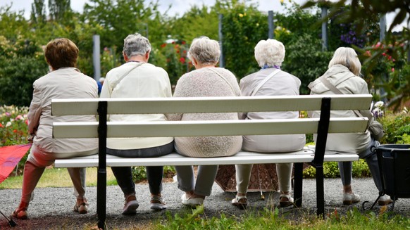 Der Schweizerische Gewerkschaftsbund fordert mit einer Volksinitiative eine 13. AHV-Rente. Besonders problematisch sei die Rentensituation der Frauen.