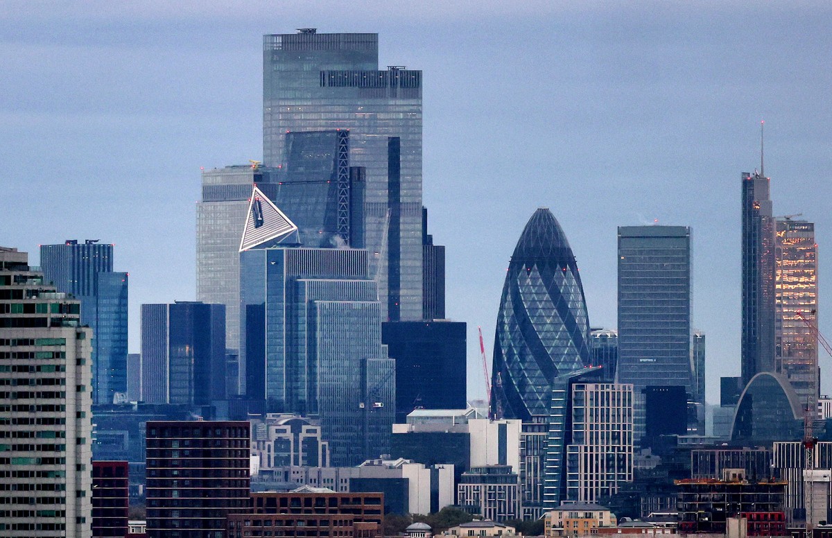 epa12459558 A view of Londons skyline in London, Britain, 17 October 2025. British and European stocks fell sharply as US regional bank worries have rocked global markets. Londons FTSE is facing its ...