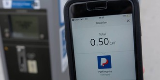 Bezahlen mit dem Handy –  diese Parkuhren schlucken «digitales Münz»