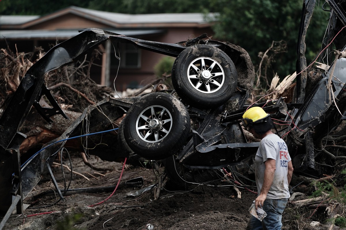 epa12223201 First responders search an area along the Guadalupe river near Blue Oak RV Park in Hunt, Texas, USA, 07 July 2025. At least 91 people have been killed in floods in central Texas, the White ...