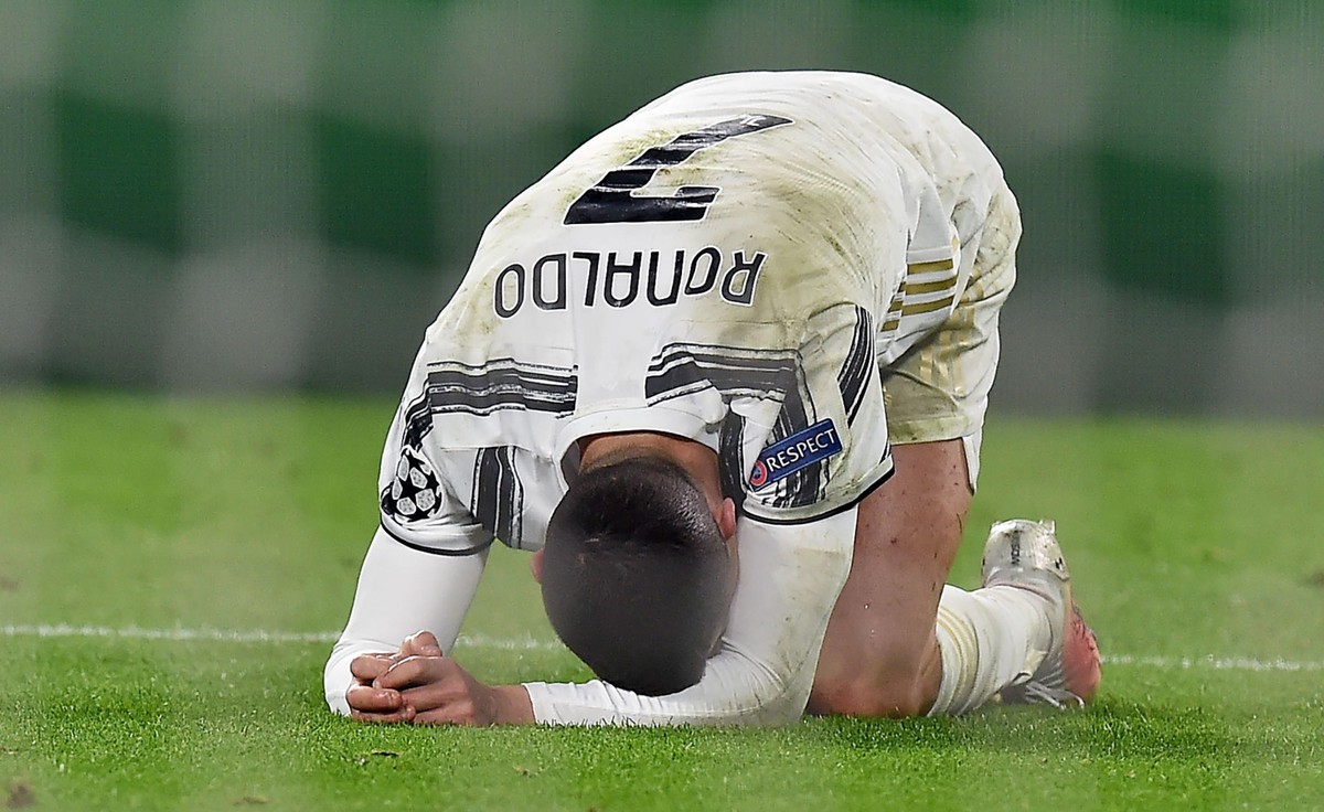 epaselect epa09064487 Cristiano Ronaldo at the end of the round of 16 Uefa Champions League soccer match Juventus FC vs FC Porto at the Allianz stadium in Turin, Italy, 09 March 2021. EPA/ALESSANDRO D ...