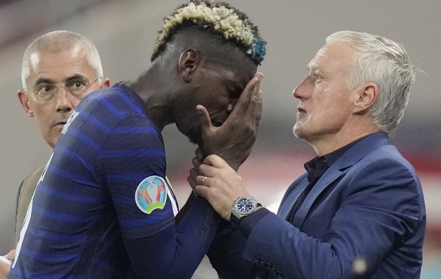 epa09309565 France's head coach Didier Deschamps (R) talks to his player Paul Pogba before extra time in the UEFA EURO 2020 round of 16 soccer match between France and Switzerland in Bucharest, Romani ...