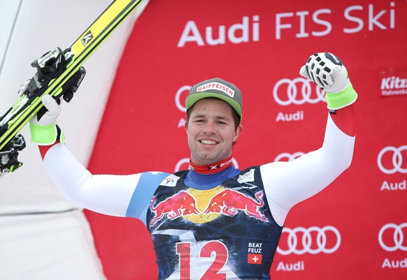 Beat Feuz bei der Siegerehrung in Kitzbühel.