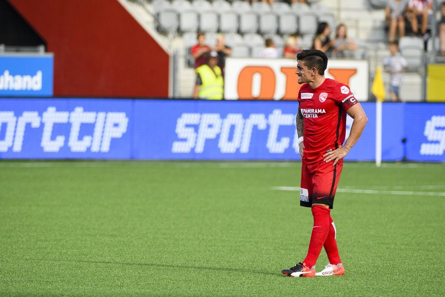 Der Thuner Dennis Hediger nach dem Super League Fussballspiel zwischen dem FC Thun und dem FC Basel, am Sonntag, 28. August 2016, in der Stockhorn Arena in Thun. (KEYSTONE/Manuel Lopez)