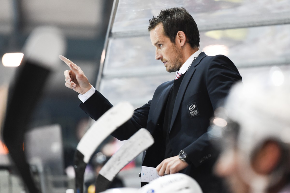 Head coach Patrick Fischer of Switzerland is pictured during the ice hockey gold medal game (final) of the Arosa Challenge, on Saturday, December 19, 2015, in Arosa, Switzerland. (KEYSTONE/Gian Ehrenz ...