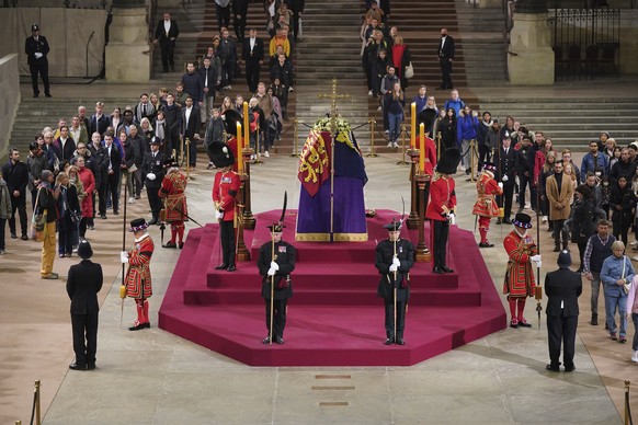 The final members of the public pay their respects at the coffin of Queen Elizabeth II, draped in the Royal Standard with the Imperial State Crown and the Sovereign&#039;s orb and sceptre, lying in st ...