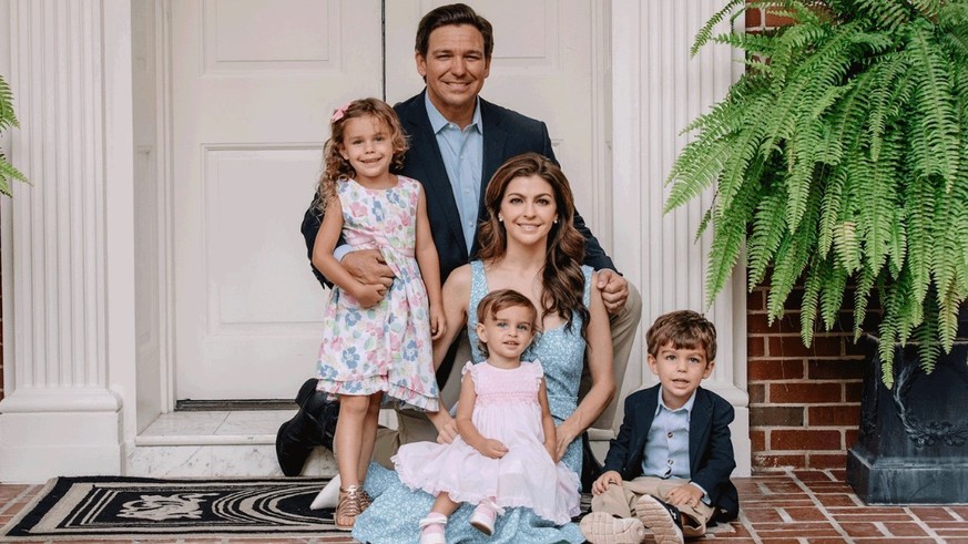 This is how the DeSantis family officially presents itself – as if from a picture book.