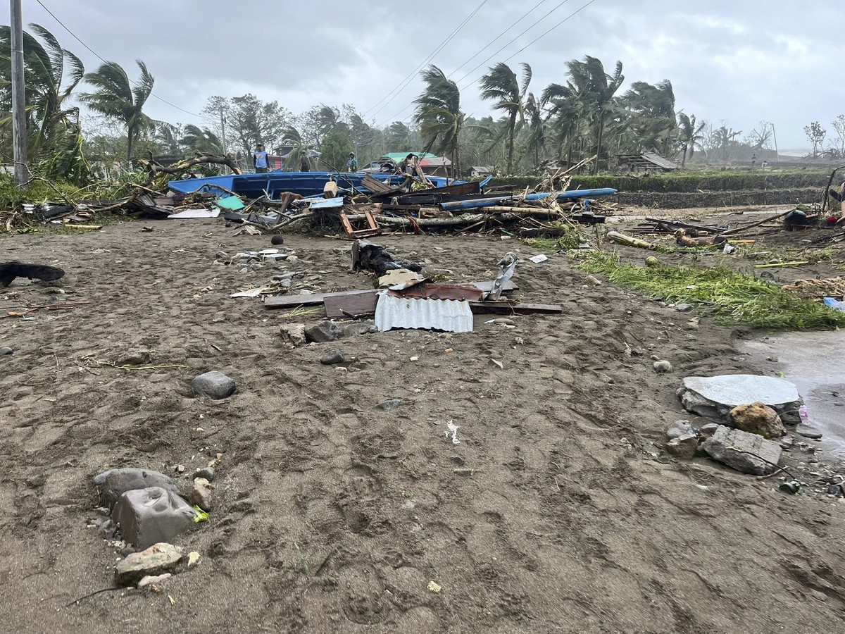 epa12515583 A handout photo made available by the Dinapigue Municipal Disaster Risk Reduction and Management Office (Dinapigue-MDRRMO) shows areas affected by Typhoon Fung-Wong in Dinapigue municipali ...