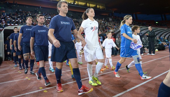 Die FCZ Frauen suchten letzte Woche nach Begleitmännern für das Champions-League-Spiel gegen Osijek. 1500 Männer hatten sich beworben, wovon elf heute mit den Spielerinnen einlaufen durften.&nbsp;