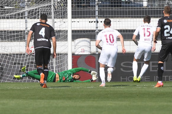 Servette&#039;s player Theo Valls right, make the 0 - 1 goal, during the Super League soccer match FC Lugano against FC Servette, at the Cornaredo stadium in Lugano, Sunday, April 25, 2021. (KEYSTONE/ ...