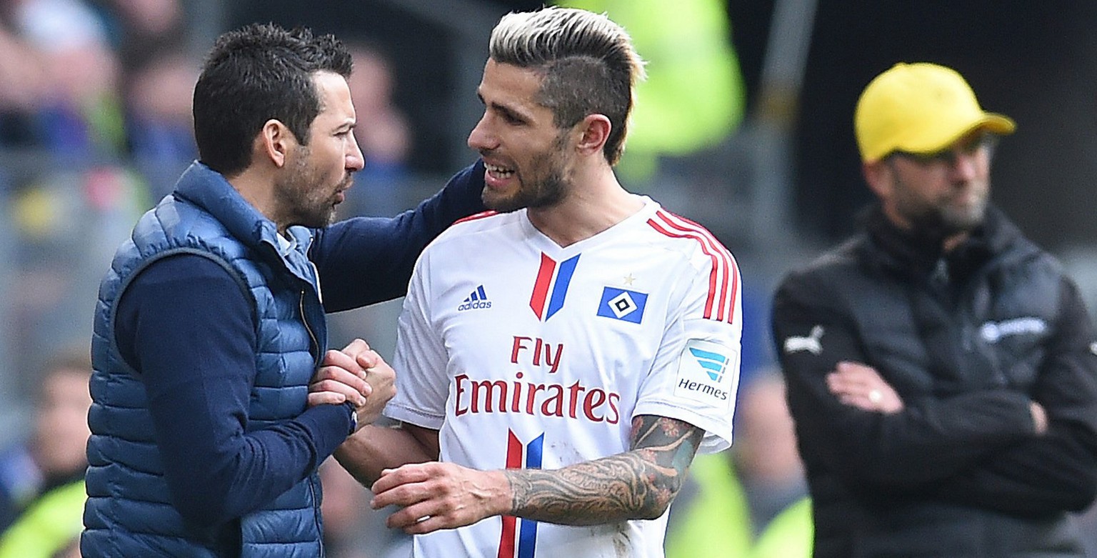 Valon Behrami mit Trainer Joe Zinnbauer: Der Schweizer ist ein wichtiges Mosaik-Teil im Kampf gegen den Abstieg des HSV.