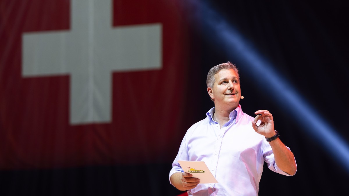 Parteipraesident Marco Chiesa spricht beim Wahlauftakt Anlass der SVP Schweiz in der Swiss Life Arena, am Samstag, 26. August 2023 in Zuerich. (KEYSTONE/Michael Buholzer)