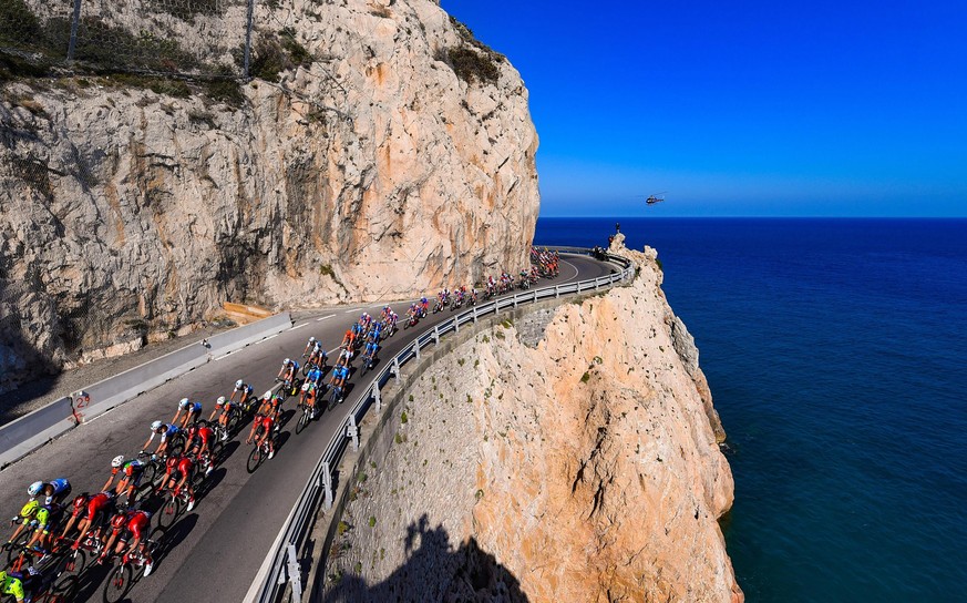 epa07458877 Riders during the 110th edition of the Milano-Sanremo cycling race, Italy, 23 March 2019. EPA/DARIO BELINGHERI