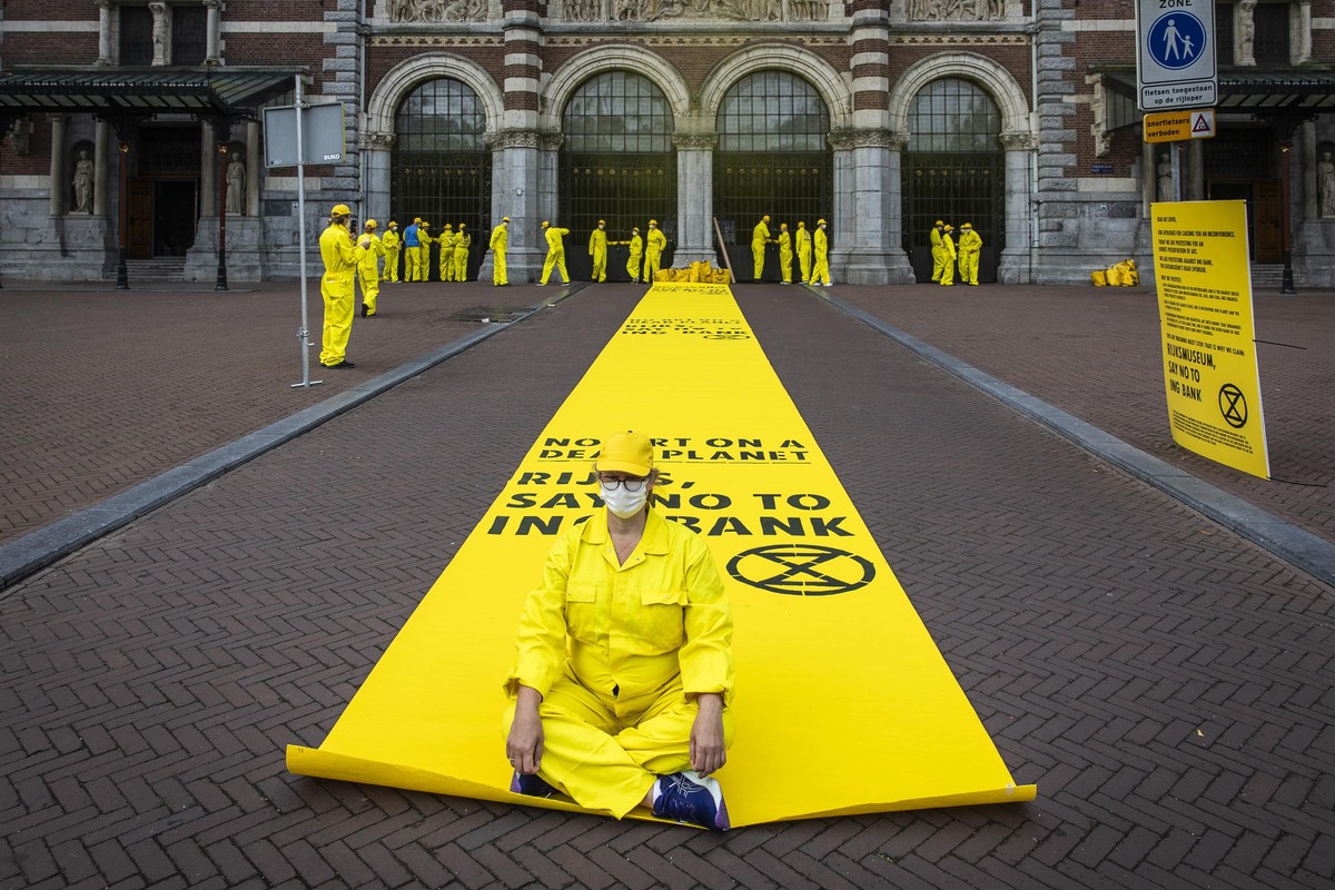 epa11590783 Climate activists from the Extinction Rebellion block passage at the Rijksmuseum in Amsterdam, the Netherlands, 07 September 2024. The Extinction Rebellion calls for the termination of the ...