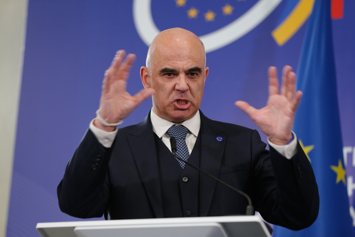 epaselect epa12960038 Swiss Secretary General of the Council of Europe Alain Berset attends a press conference with Moldovan Deputy Prime Minister and Minister of Foreign Affairs Mihai Popsoi on the s ...