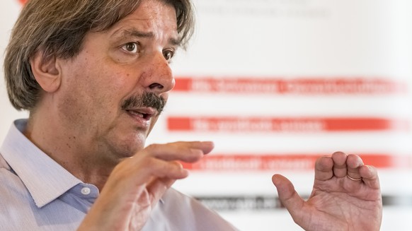 Paul Rechsteiner, Praesident SGB, spricht an einer Medienkonferenz zum Rahmenvertrag Schweiz - EU und flankierender Massnahmen in Bern, Schweiz, Mittwoch, 8. August 2018. (KEYSTONE/Thomas Hodel)