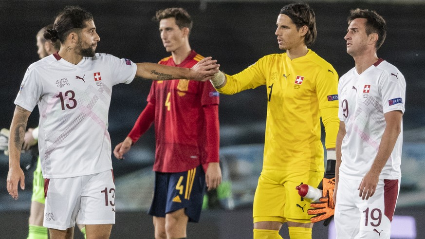 epa08735035 Swiss players, Ricardo Rodriguez (L) and from right, Mario Gavranovic and goalkeeper Yann Sommer show their dejection, next to Spain&#039;s Pau Torres (C) after the UEFA Nations League soc ...