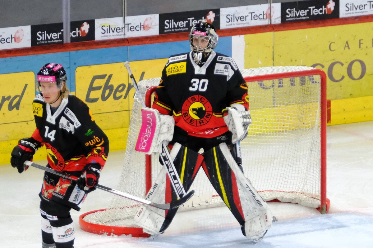 Bern Goalie Philip Wüthrich 30 - SWISS HOCKEY Kloten vs Bern at Stimo Arena, Kloten, Zurich Kloten stimo arena Zürich Schweiz Copyright: xSergioxBrunettix